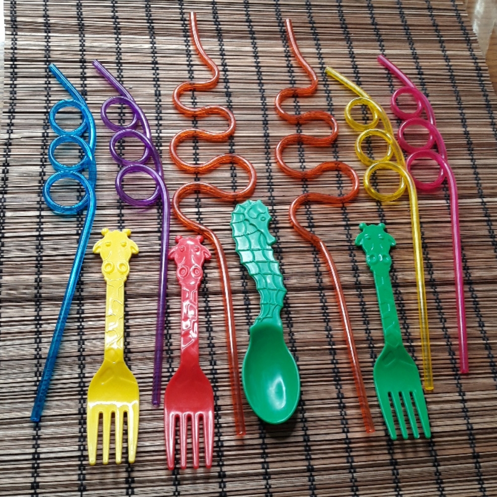 Six fun reusable plastic straws & animal utensils